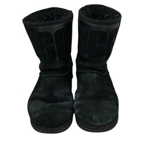 UGG Black classic Leather suede shearing boots Size 5